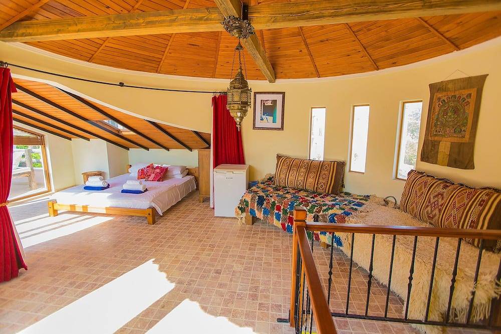 Atemberaubende Villa, privater beheizter Pool, Dachterrassenbar, Billardtisch, 200 m zum Strand in Kaş, Provinz Antalya