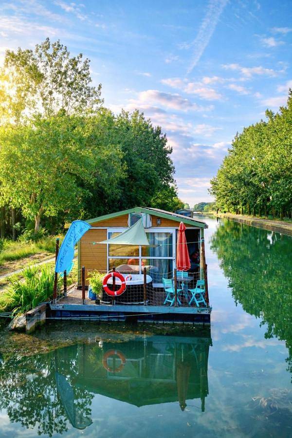Bateau pour 5 personnes, avec vue ainsi que piscine et terrasse, animaux acceptés dans Côte-d'Or - 2