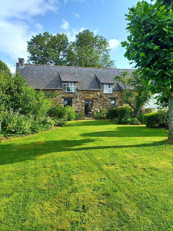 Chambre d’hôte pour 4 personnes, avec Terrasse et Jardin ainsi que Piscine et Vue