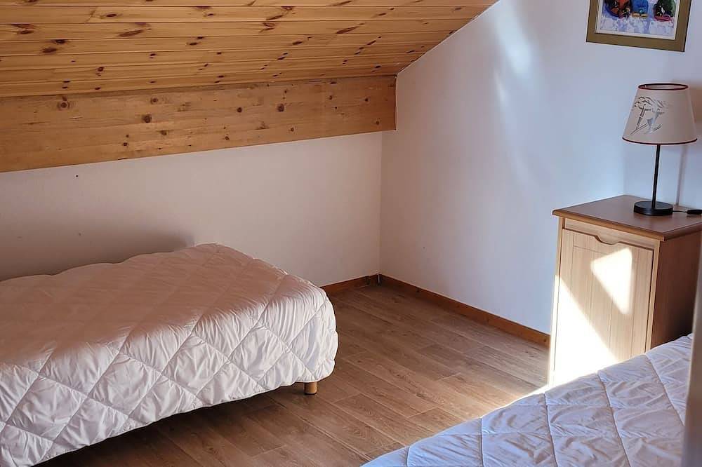 Le Chalet by Sophie Chalet of 55m2 Superdevoluy with exterior and parking  in Saint-Étienne-en-Dévoluy, Le Dévoluy