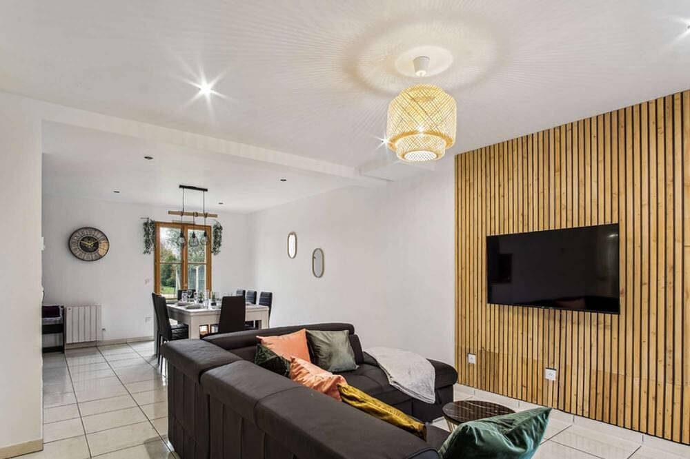 Entire apartment, Chic friendly and spacious house in Meaux, Seine-et-Marne