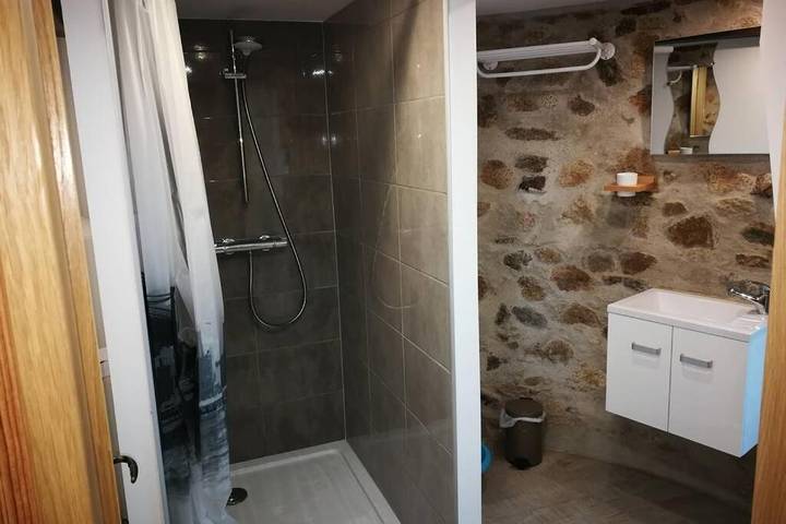 Gîte pour 4 personnes, avec vue et jardin à Vairé - 3