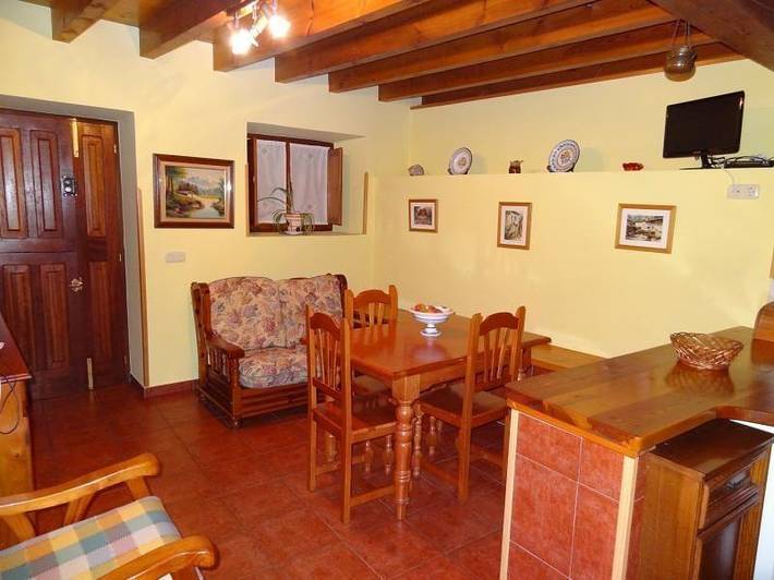 Casa de vacaciones para 3 personas, con jacuzzi y jardín, Se admiten mascotas en Comarca de Oriente - 4