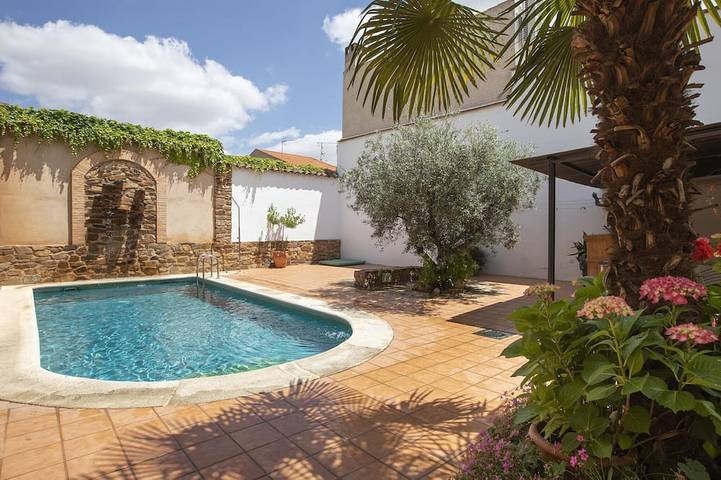 Casa rural para 15 personas, con balcón además de piscina y sauna - 1