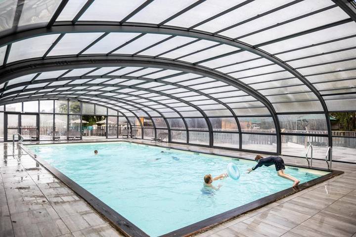 Location de vacances pour 5 personnes, avec piscine ainsi que terrasse et bassin pour enfant à Versailles - 3