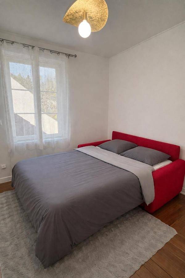 Two-Bedroom House in Champillon, Parc naturel régional de la Montagne de Reims