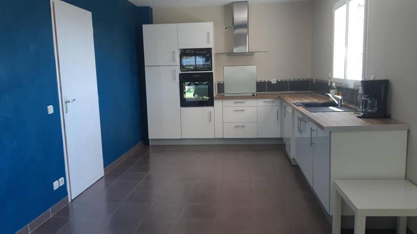 Location de vacances pour 6 personnes, avec terrasse et piscine ainsi que vue et jardin, animaux acceptés à Saint-Pierre-Saint-Jean - 4