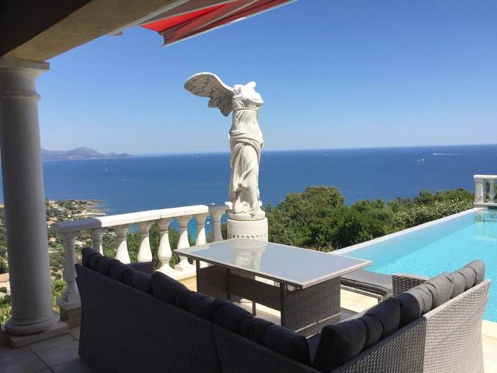 Maison d’hôte pour 2 personnes, avec Terrasse et Jardin ainsi que Piscine et Vue à Roquebrune-sur-Argens