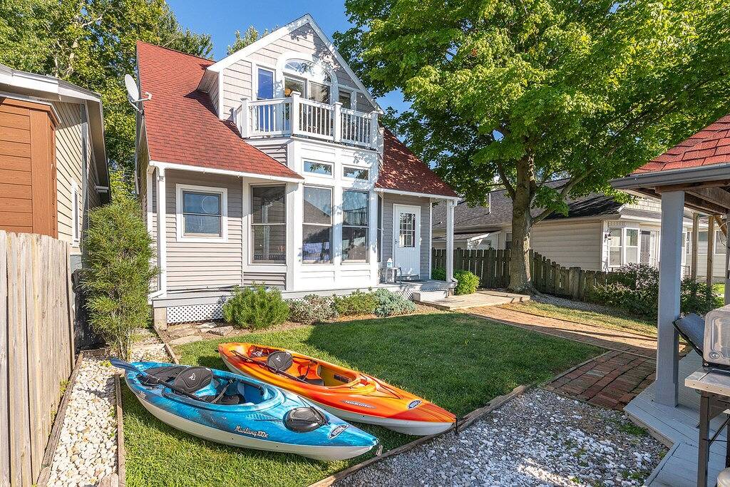 Best Sunsets on Indian Lake. Perfect for fall & winter escapes! Close to skiing. in Indian Lake