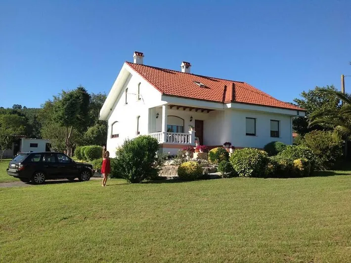 Casa de vacaciones para 6 personas, con vistas además de terraza y jardín - 1
