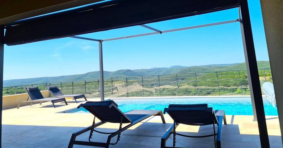 Location de vacances pour 4 personnes, avec piscine ainsi que terrasse et vue à Orgnac-l'Aven - 2