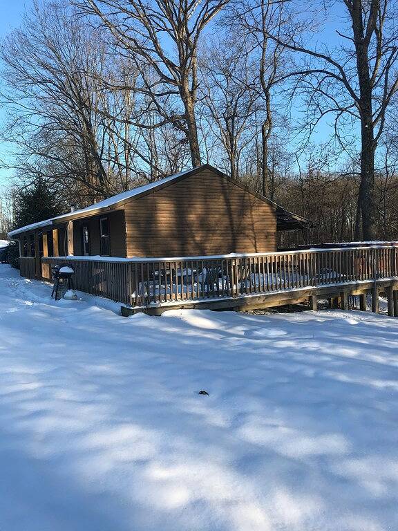 Minuten zu den Höhlen; 5 + Acres, Wi-fi, Whirlpool, Grill, Feuerstelle, Haustiere erlaubt! in Hocking Hills