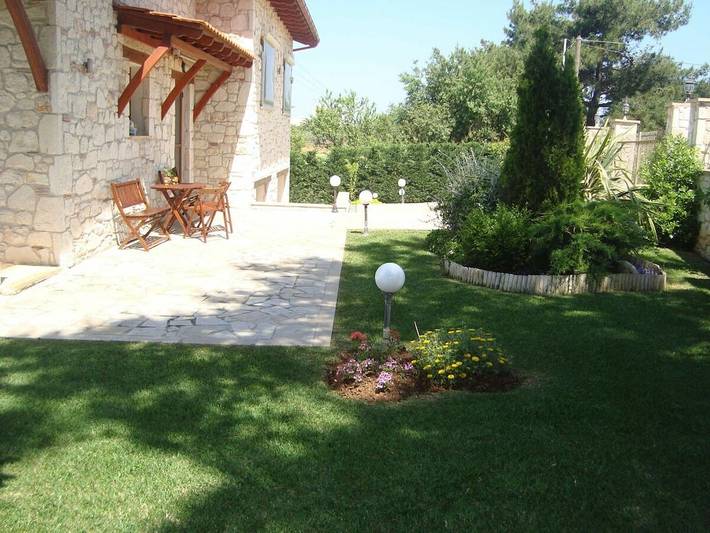 Traditional estate with pool & garden in Halkidiki