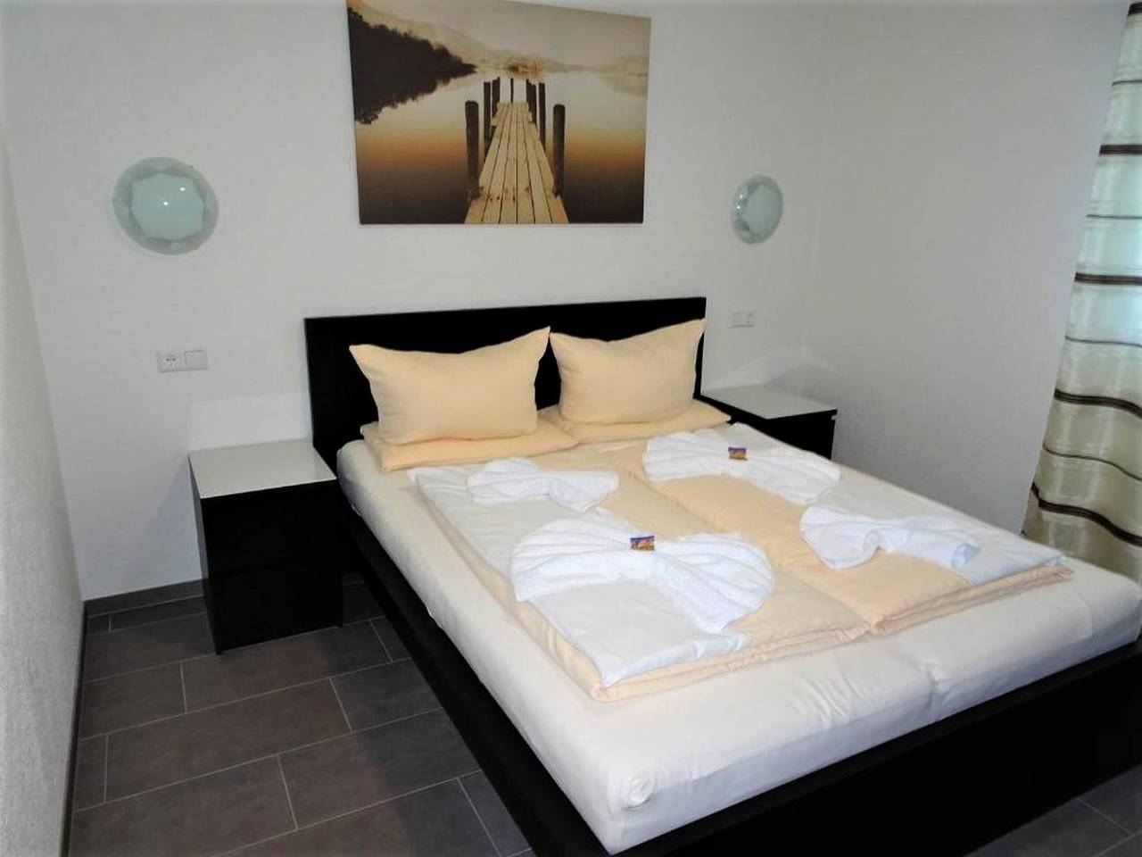 Entire holiday apartment, Hilda Apartments - Deluxe Apartment, 86qm, Balkon, 2 Schlafzimmer, max. 8 Personen in Europa-Park, Rust