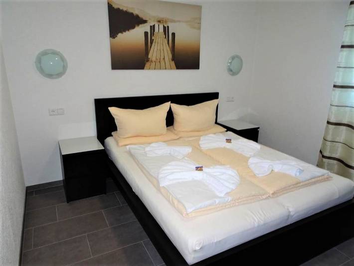 Ganze Ferienwohnung, Hilda Apartments - Deluxe Apartment, 86qm, Balkon, 2 Schlafzimmer, max. 8 Personen in Europa-Park, Rust