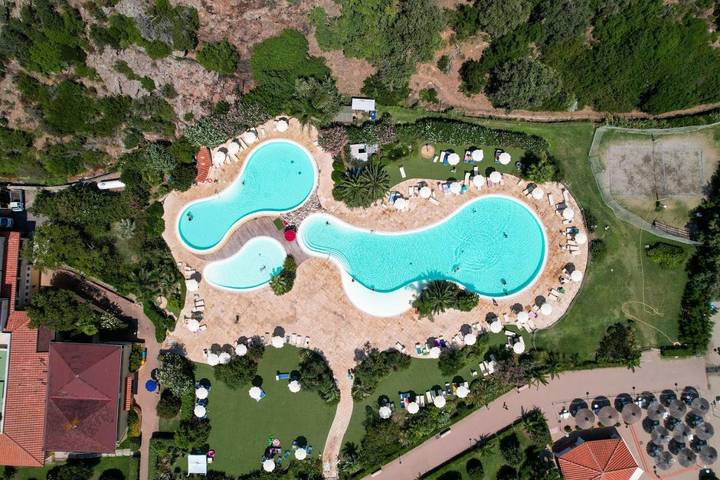 Hôtel pour 2 personnes, avec bassin pour enfant et jacuzzi ainsi que piscine et jardin