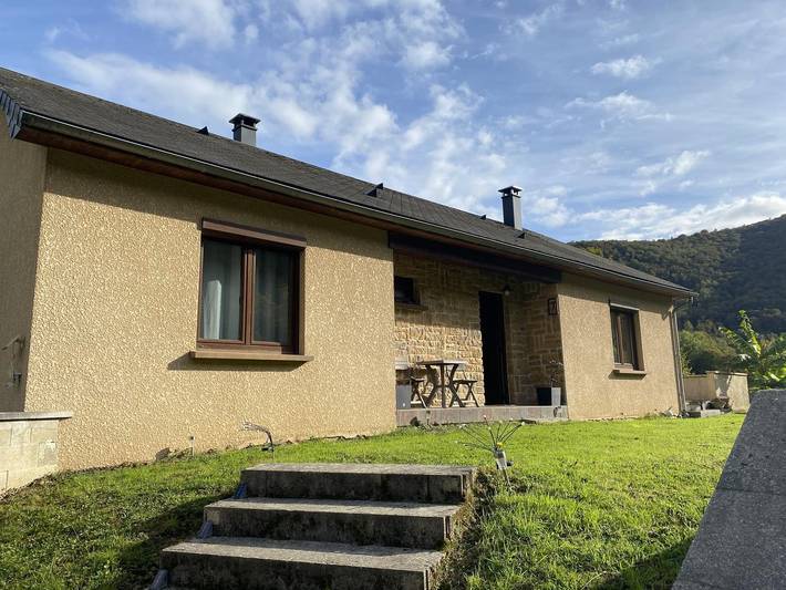 Gîte pour 6 personnes, avec jardin dans Laifour