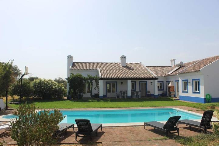 Villa para 10 pessoas, com piscina e jardim, com animais de estimação em Reguengos de Monsaraz