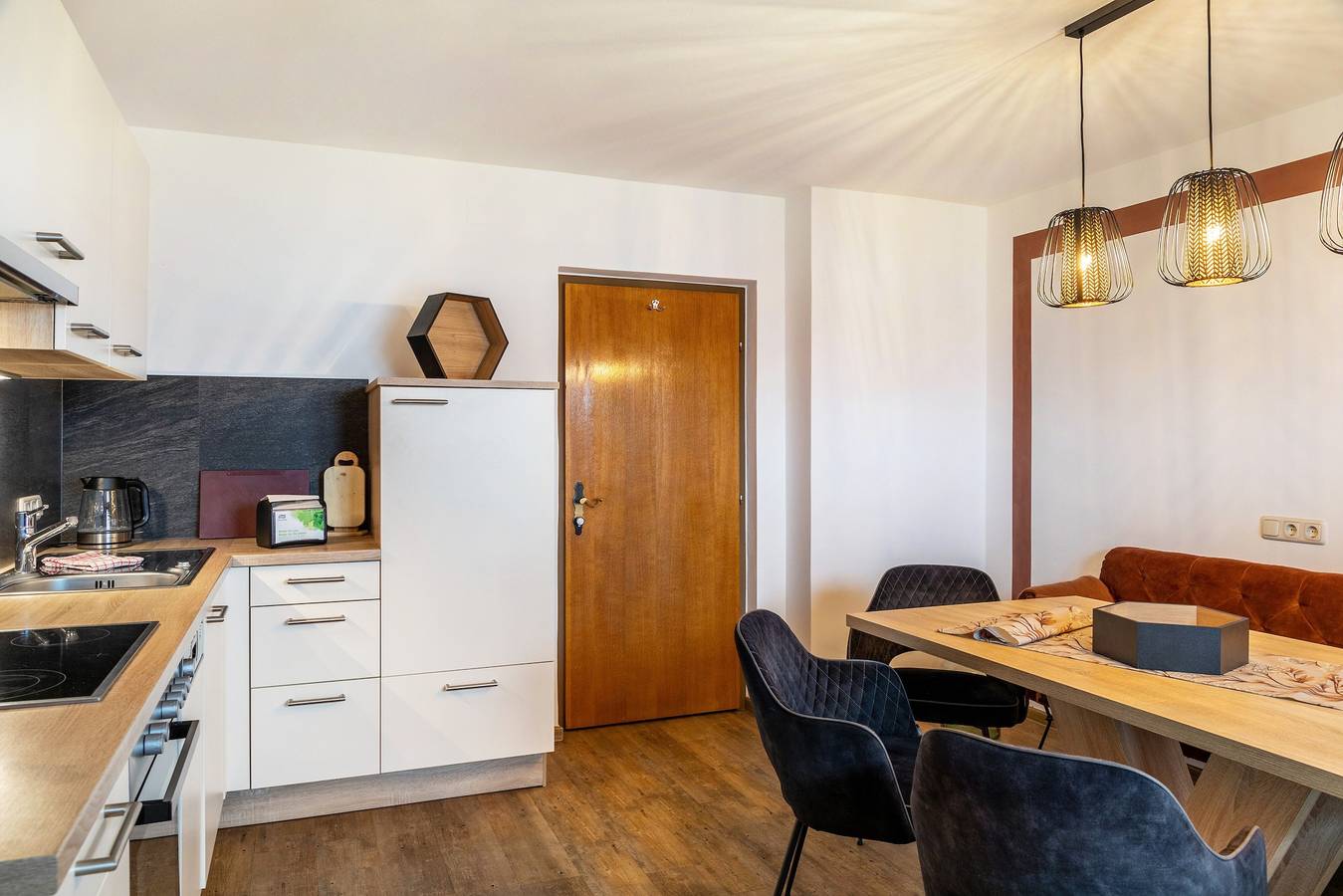 Ganze Wohnung, Apartment Landhaus Zeller: 3 Schlafzimmer, Bergblick, Garten & Wlan in Tuxer Alpen, Fügenberg