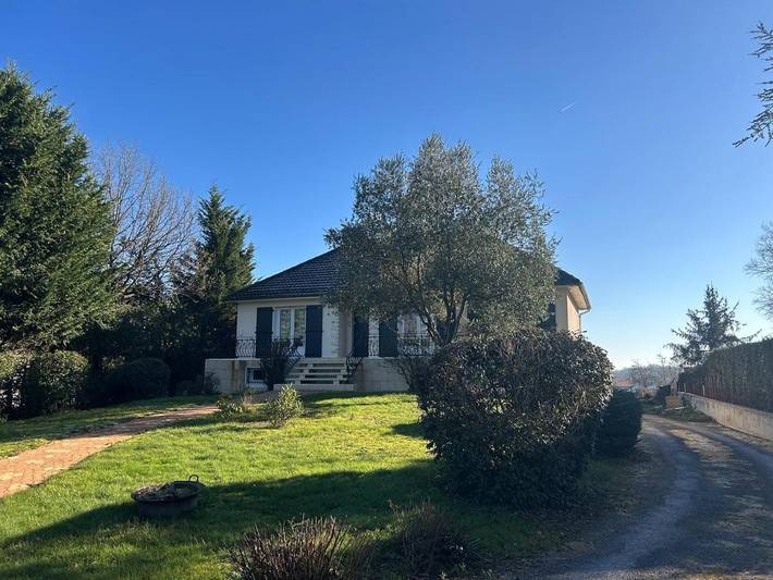 Maison d’hôte pour 10 personnes, avec terrasse ainsi que jardin et piscine à Vienne (France)
