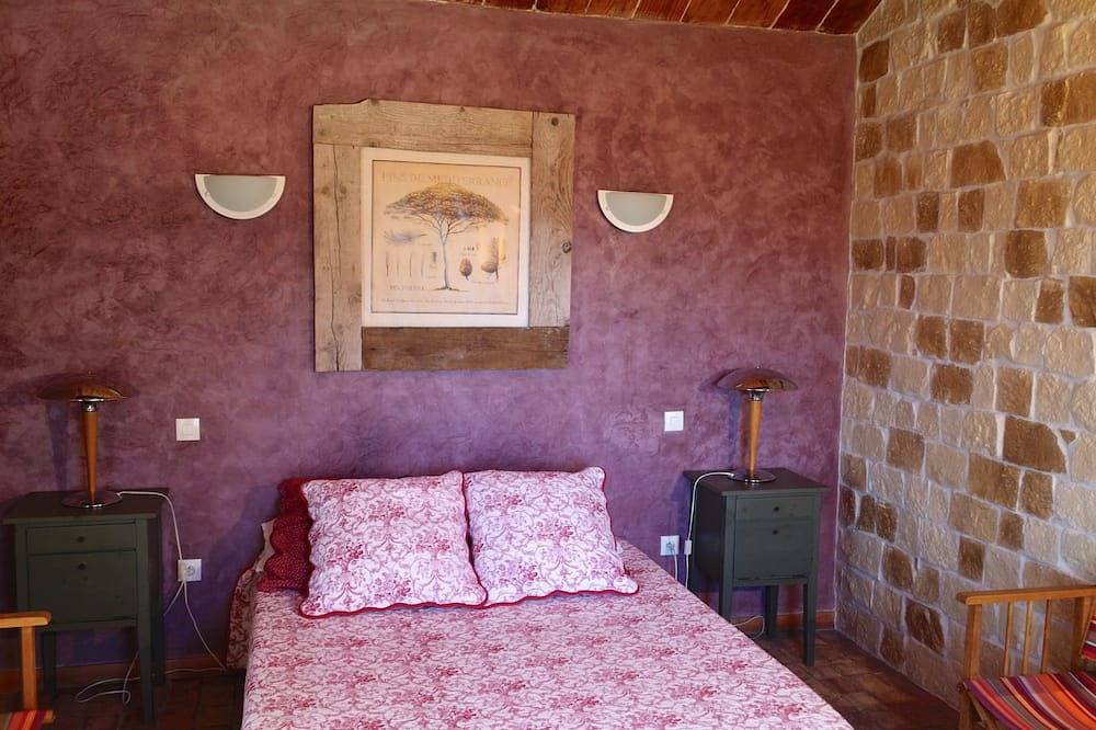 Schönes Ferienhaus im Luberon Regional Park in Viens, Regionaler Naturpark Luberon