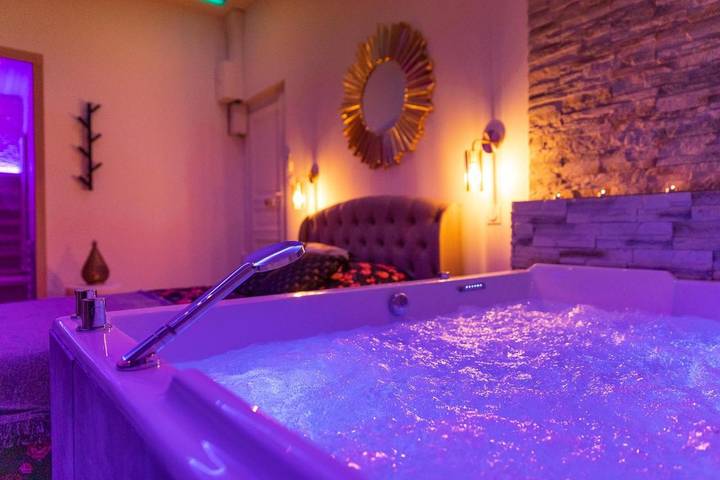 Gîte pour 2 personnes, avec jacuzzi et sauna dans Office De Tourisme De Dijon - 4