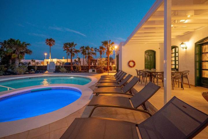 Chalet para 12 personas, con piscina para niños y piscina además de vistas y jardín en Lanzarote - 4