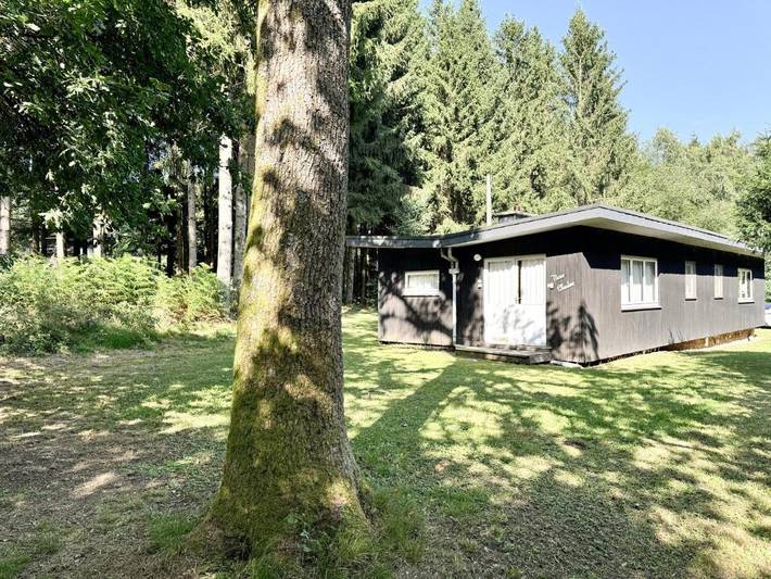 Camping pour 4 personnes, avec terrasse ainsi que vue et jardin