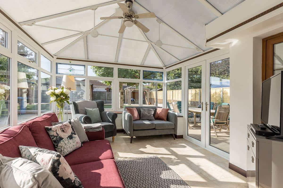 Lake Retreat - Short Walk to Hamworthy Beach in Poole, Poole Harbour