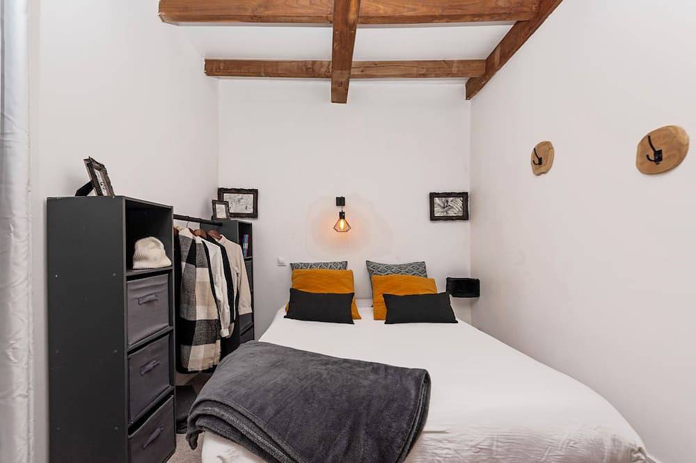 Appartement entier, Studio Le Cocooning avec jardinet coeur de Lannion, calme et verdure- Lit double in Lannion, Ceinture Dorée