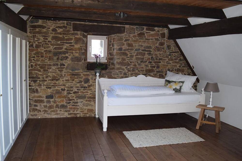 Ganze Wohnung, Ferienhaus \"Altes Steinhaus\" (max. 9 Personen) - Landhaus am Aremberg in Antweiler, Ahrtal