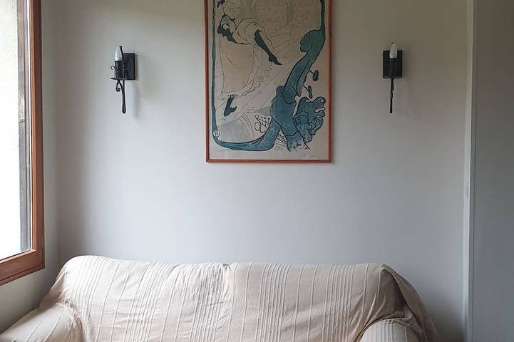 Ganze Wohnung, Quiet 4-person vacation rental in the countryside, with amenities just a 5-minute walk away, a pool, and more in Maubec, Regionaler Naturpark Luberon
