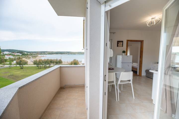 Ganze Ferienwohnung, Ferienwohnung 20 m vom Sandstrand entfernt  in Ljubač (Dalmatien), Zadar