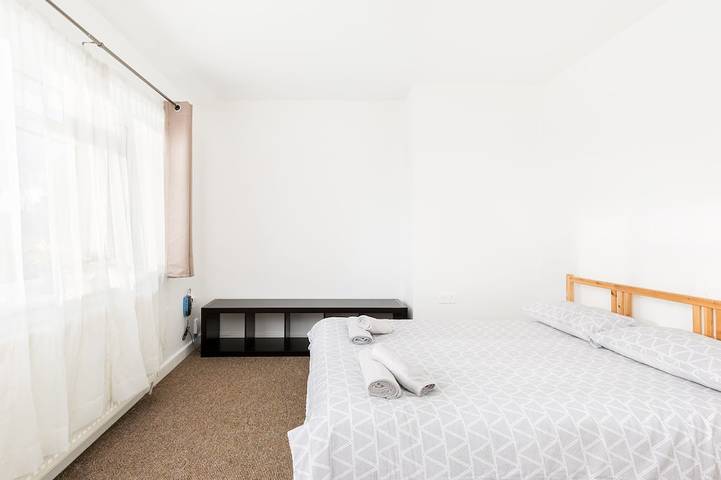Quinton Essentials Birmingham House in Birmingham, Birmingham Area