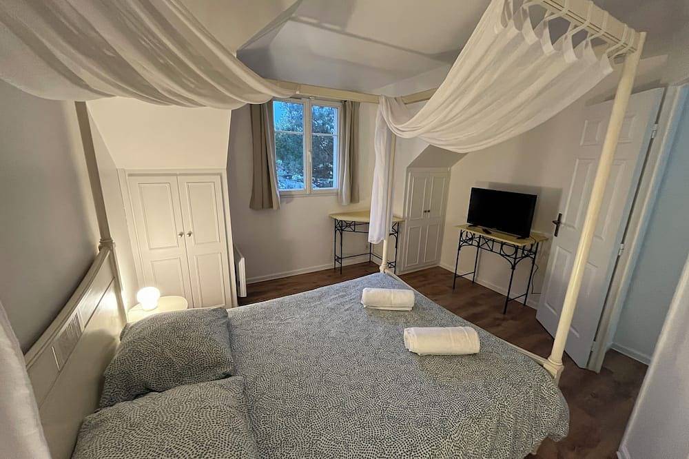 Charming, quiet duplex cottage with terrace/garden in Ardon, Sologne