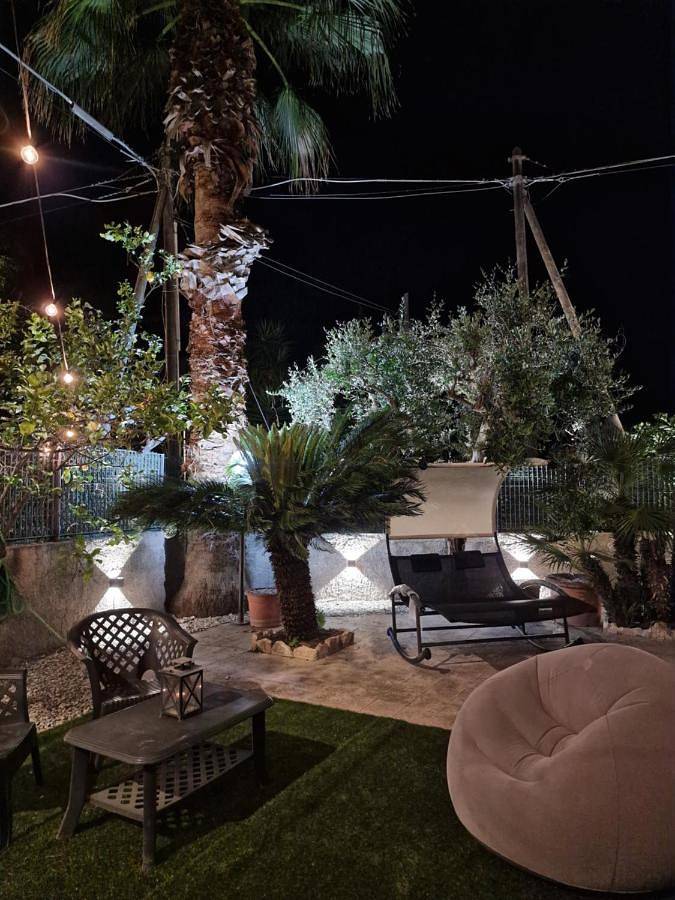 Casa vacanza per 8 persone, con Balcone e Terrazza nonché Giardino e Piscina a Taranto