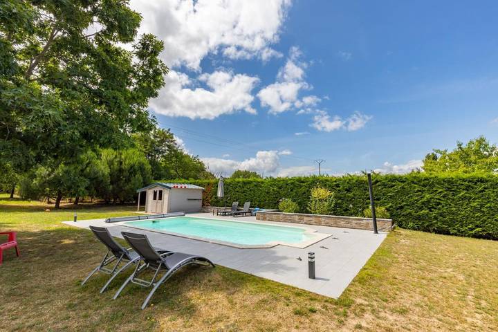 Location de vacances pour 10 personnes, avec jardin et piscine à Meusnes