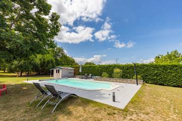 Location de vacances pour 10 personnes, avec jardin et piscine à Meusnes