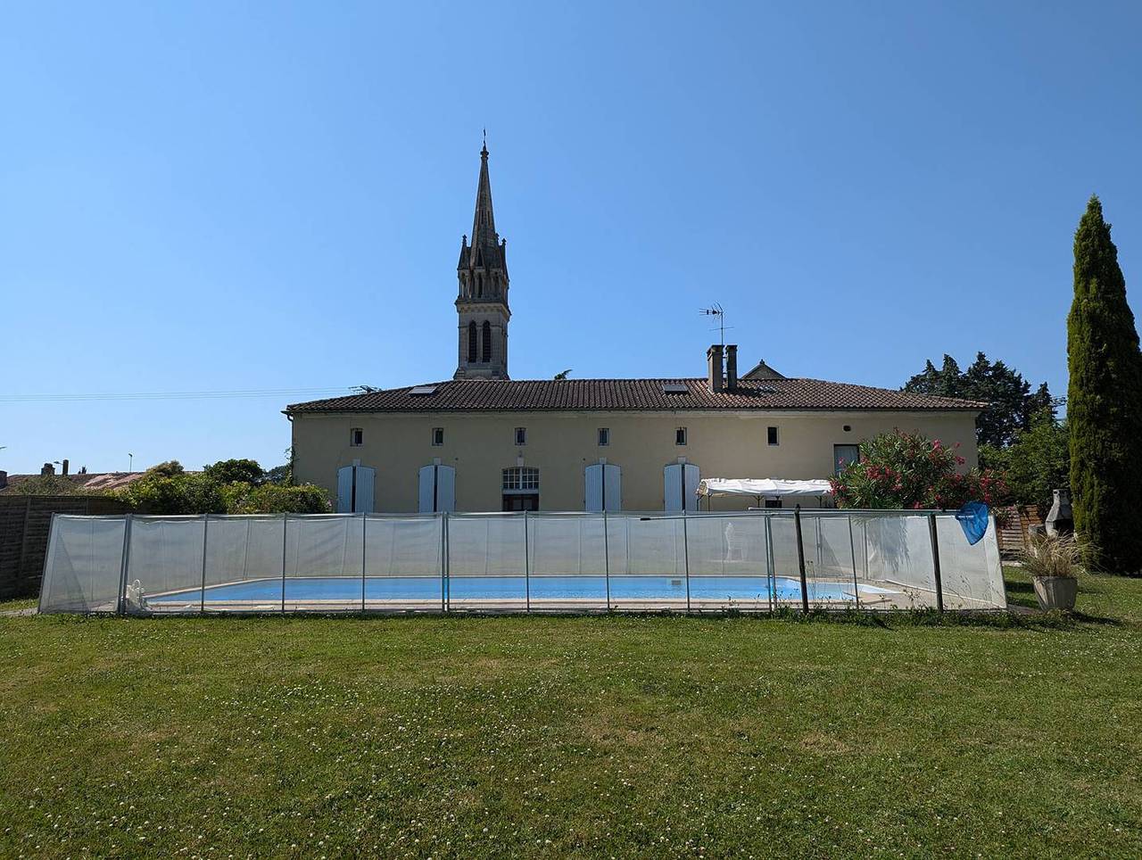 Gîte grande capacité avec piscine privée 13 personnes in Baleyssagues, Région de Marmande