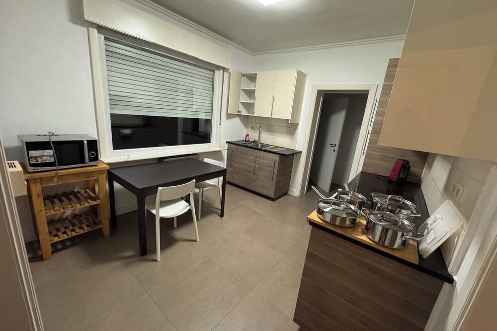Ganze Wohnung, Terrific 4-bedroom apartment in Zelzate in Zelzate, Ostflandern