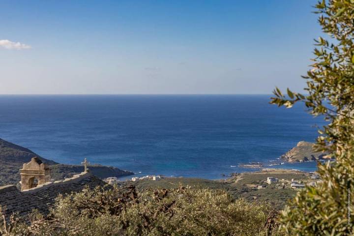 Location de vacances pour 4 personnes, avec piscine ainsi que jardin et vue, animaux acceptés à Centuri - 2