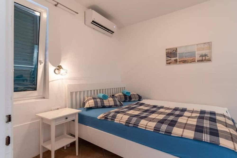 Apartamento entero, Two Bedroom Apartment With Terrace And Garden View in Novalja, Pag