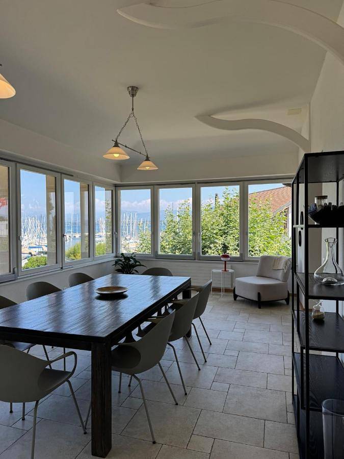 Appartement de vacances pour 8 personnes, avec Balcon et Terrasse ainsi que Jardin et Vue sur le lac à Versoix
