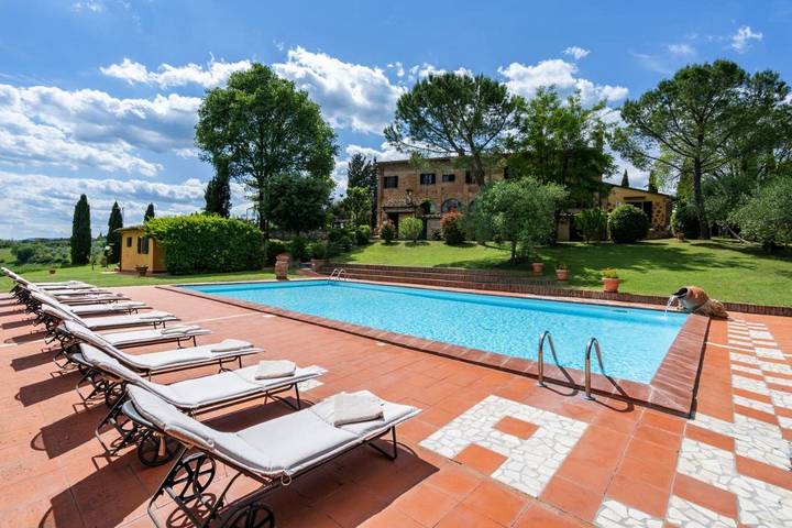Rustico per 3 persone, con Terrazza e Giardino nonché Piscina e Panorama a Siena
