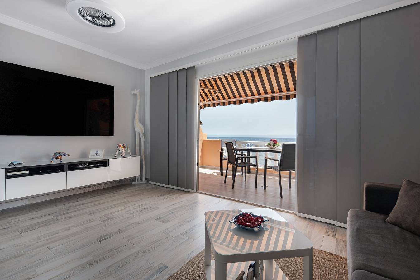 Ganze Wohnung, Charmante Ferienwohnung "Junto al Mar" mit Meerblick, Pool, Wlan & Terrasse in Punta Larga, Las Caletillas