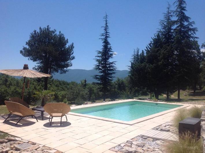 Location de vacances pour 2 personnes, avec vue ainsi que piscine et jardin à Caseneuve - 4
