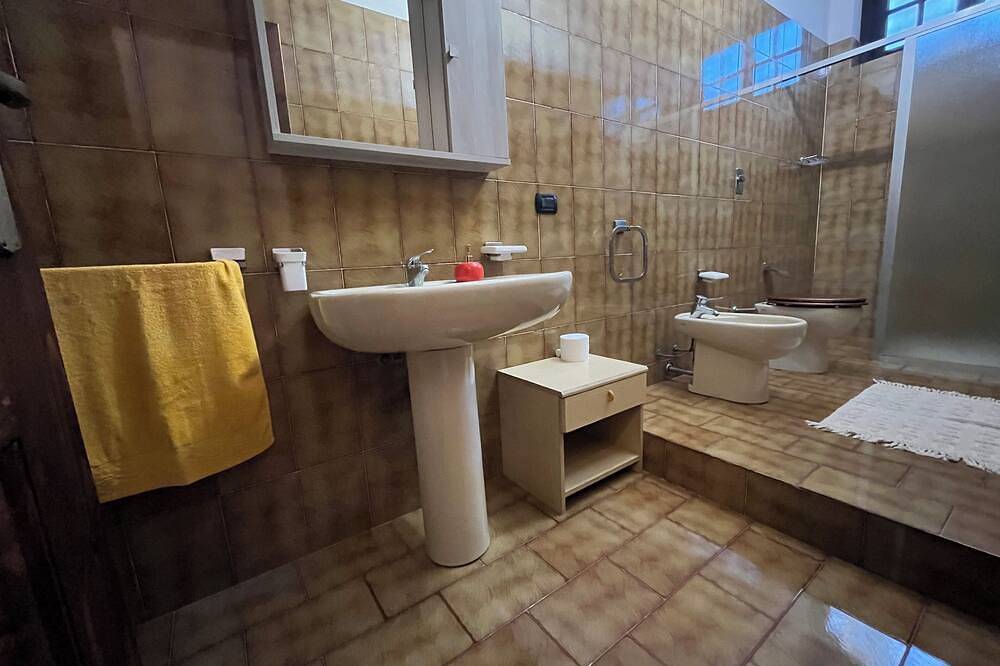 Appartamento intero, Beautiful sea view with pool & 2 bathrooms, on 100m2, pets welcome! in Zambrone, Provincia di Vibo Valentia