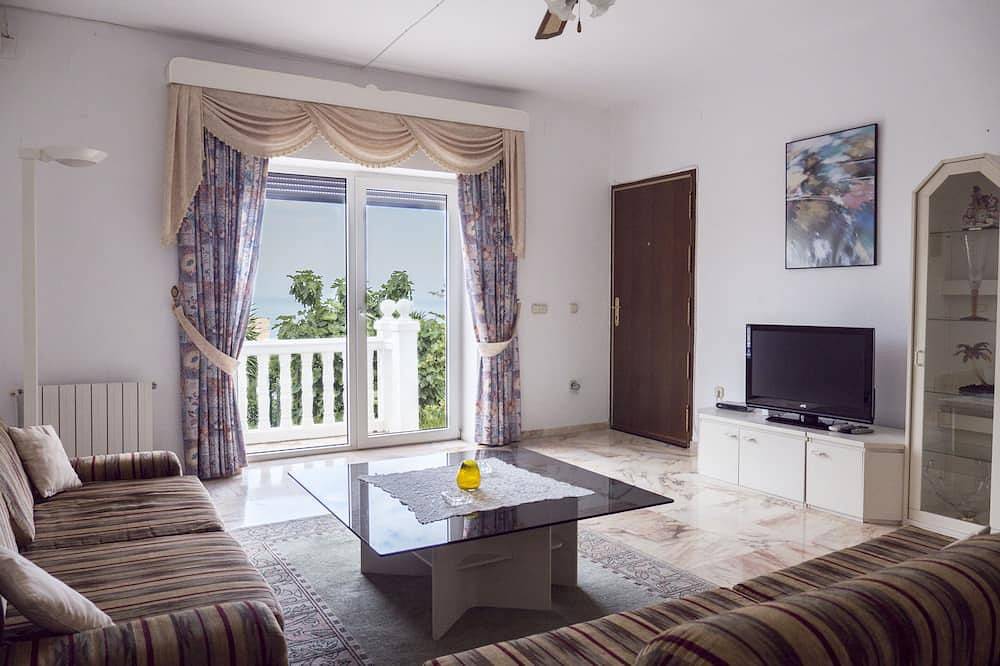 Entire apartment, Beautiful views, garden and quiet area! Very spacious and redecorated 2025 in Torremuelle, Benalmádena