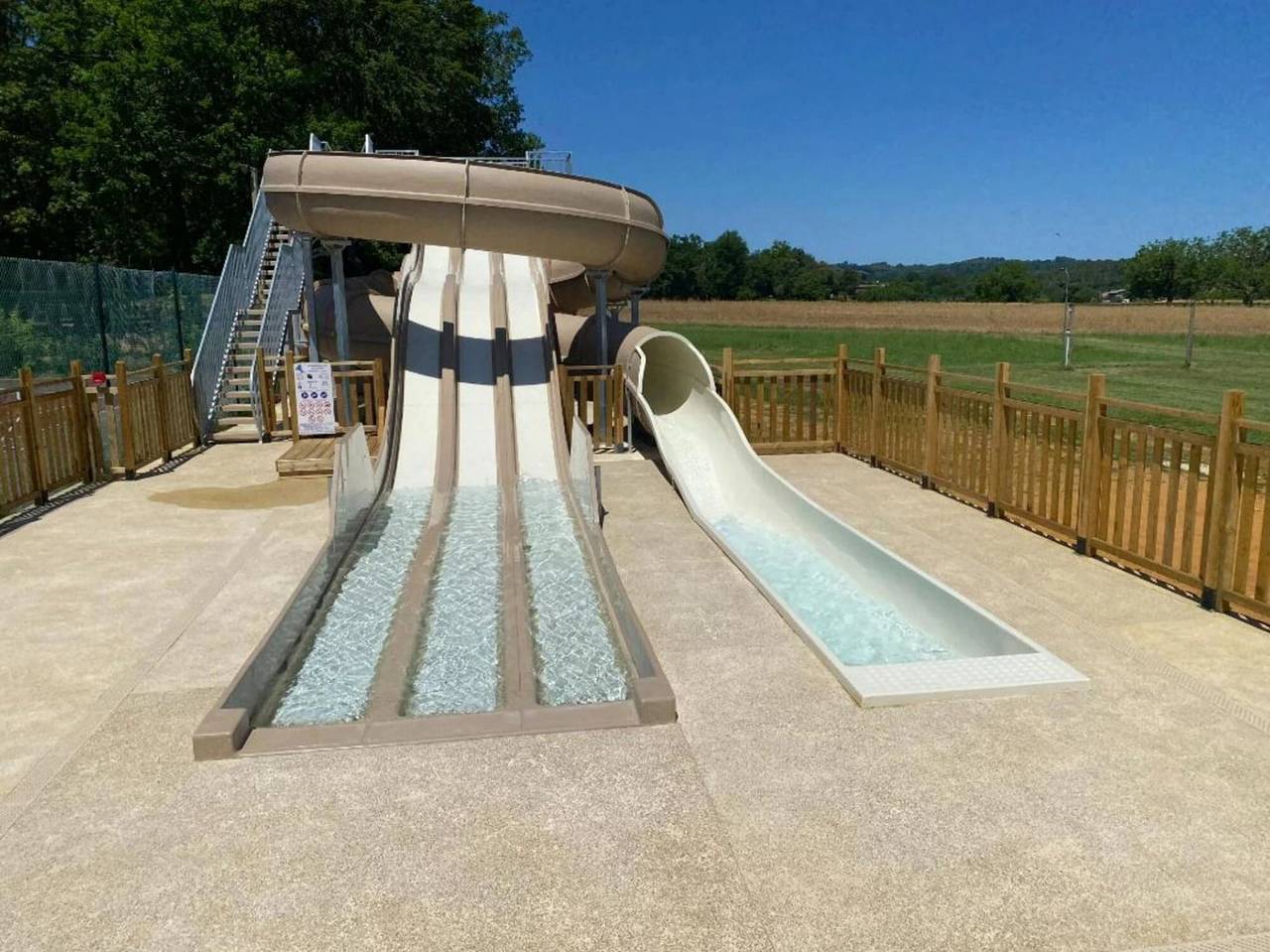 Camping 4 étoiles - Piscine in Sainte-Nathalène, Périgord Noir