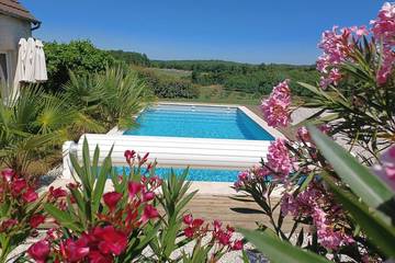 Gîte pour 8 personnes, avec jardin et terrasse à Cuzance